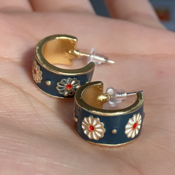 💍Gold SS Plated Flower Enamel Earrings 💍 - Picture 3 of 5